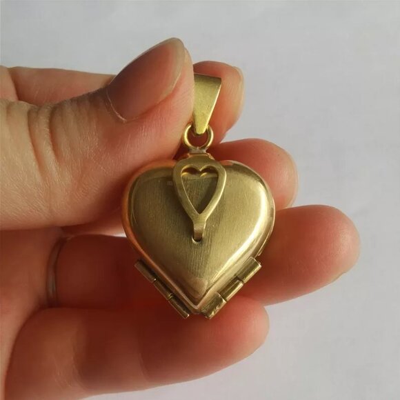 Four Photo Locket, Heart Shaped Locket Necklace Gold Jewelry - Gift - Picture 2 of 8